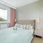 Stylish In With Air Conditioning And Parking By Renters 아파트 *