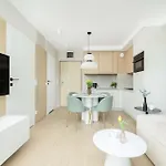 Stylish In With Air Conditioning And Parking By Renters Kołobrzeg