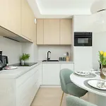 Stylish In With Air Conditioning And Parking By Renters *