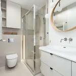 Stylish In With Air Conditioning And Parking By Renters * 코워브제크
