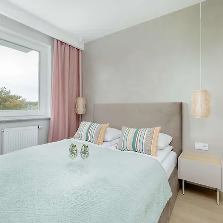 Stylish In With Air Conditioning And Parking By Renters Apartment *